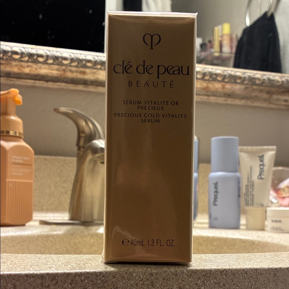 Precious Gold Vitality Serum - Cle De Peau
